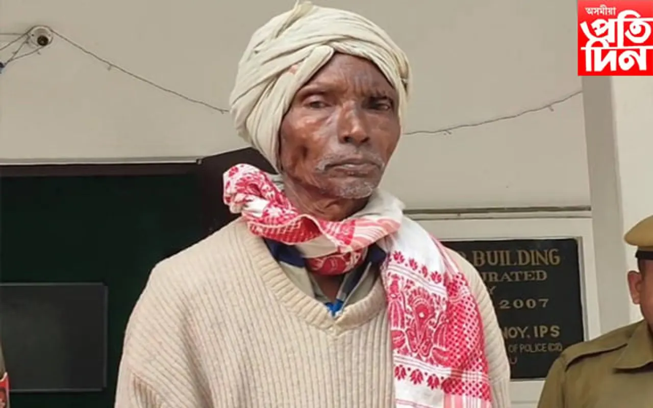 সুৰাপান কৰি অত্যাচাৰ কৰা পুত্ৰক কুঠাৰেৰে ঘপিয়াই হত্যা কৰিলে পিতৃয়ে