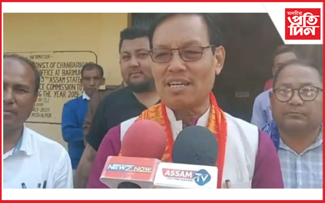 মুছলপুৰত মুখ্যমন্ত্ৰী সাহাৰ্য পূজিৰ চেক বিতৰণ