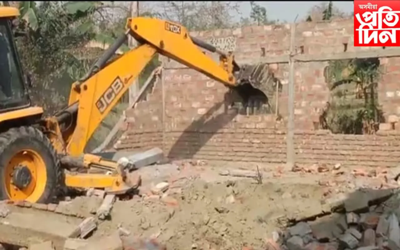 বুঢ়াচাপৰি অভয়াৰণ্যত প্ৰশাসনৰ উচ্ছেদ অভিযান