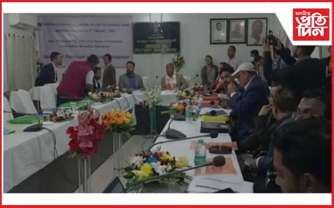 হাটশিঙিমাৰী জিলা উপায়ুক্তৰ কাৰ্যালয় সভা কক্ষত বিধায়কৰ পৰ্যালোচনা সভা