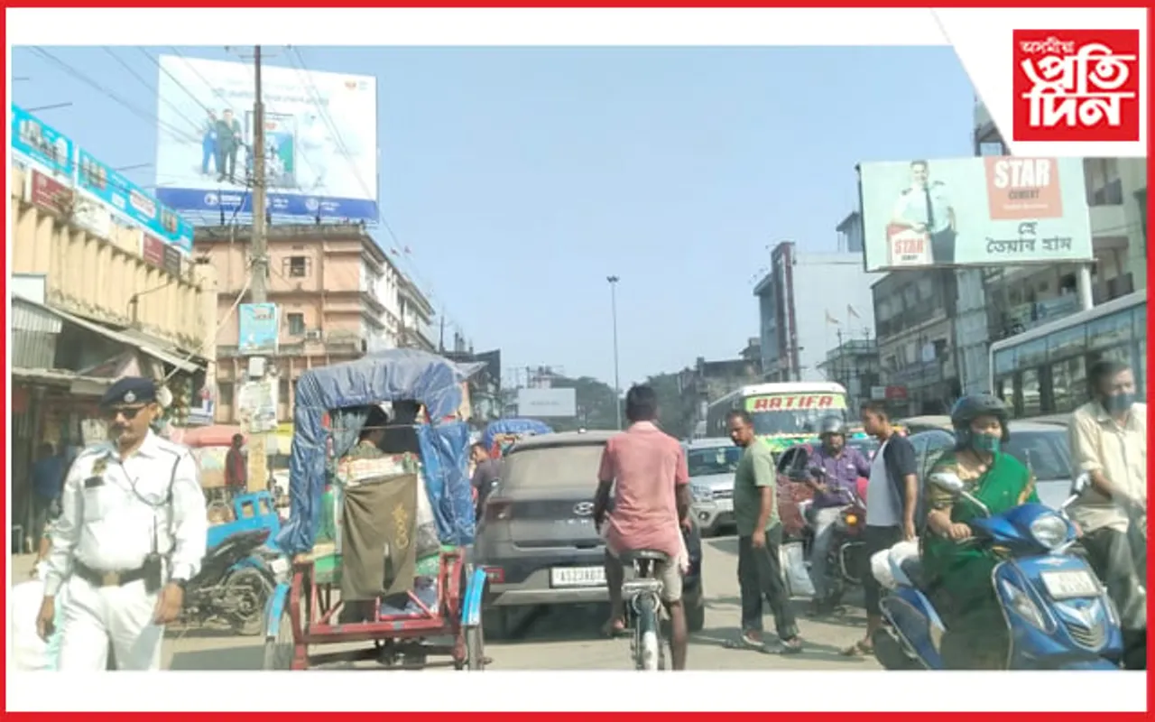 ভয়ংকৰ যান-জঁটত বিপৰ্যস্ত তিনিচুকীয়াৰ জন-জীৱন