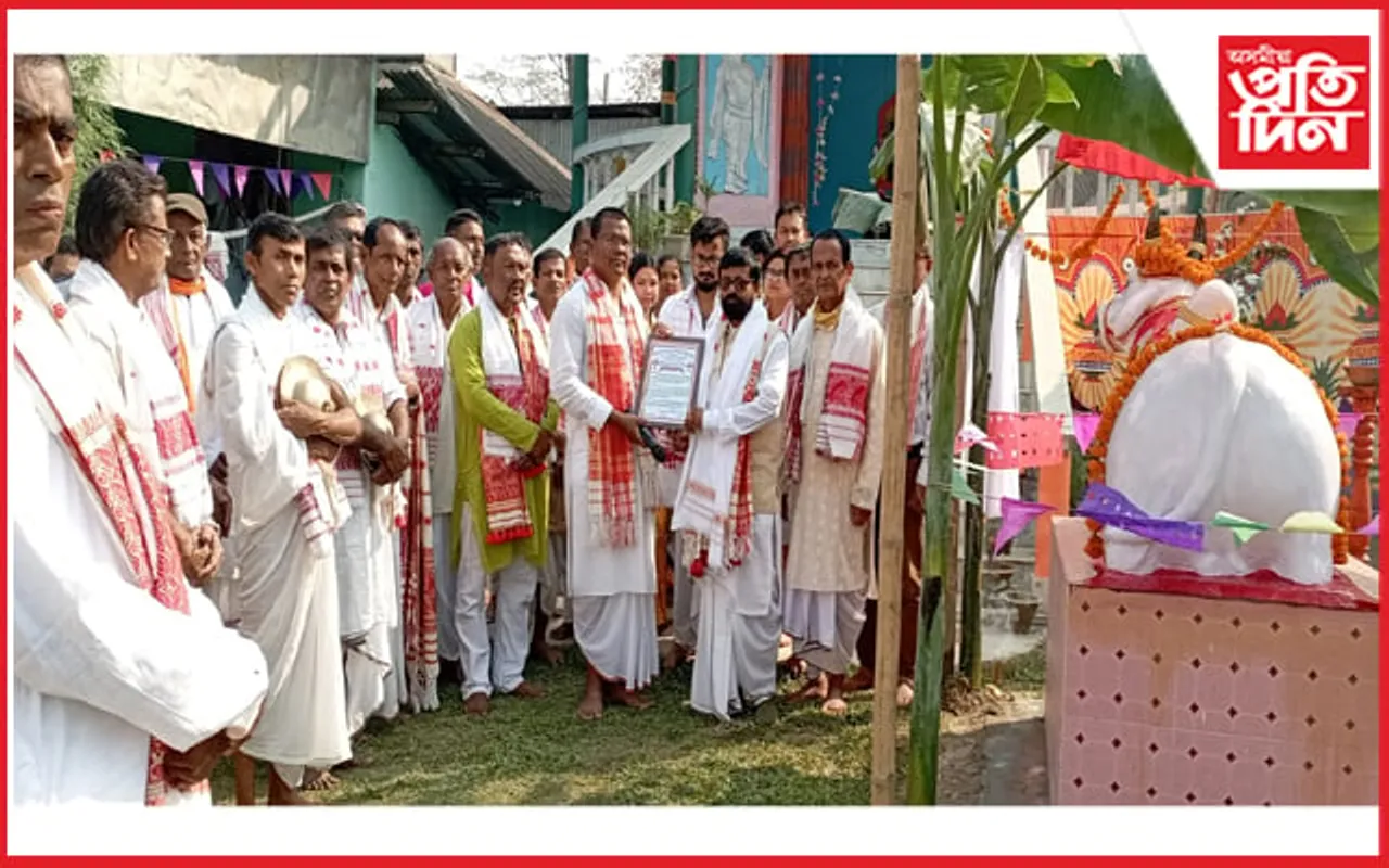ধিং নামডুমডুমীয়া সাৰ্বজনীন শিৱমন্দিৰত শিৱভক্ত নন্দীৰ বৃষভ ৰূপত স্থাপন