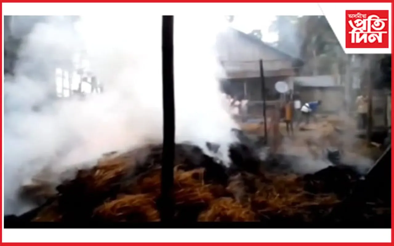 জুইত জাহ গ'ল কৃষকৰ সপোন !  ১৫ বিঘা মাটিৰ ধান জ্বলি ছাঁয়...