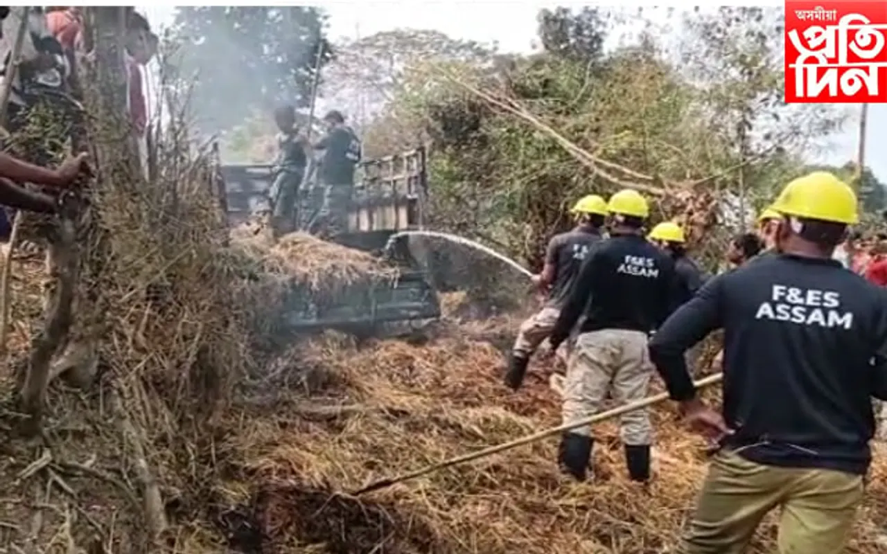 লামডিঙত অগ্নিকাণ্ডৰ ঘটনা, দাউ দাউ কৈ জ্বলি উঠিল  টাটা মোবাইল গাড়ী