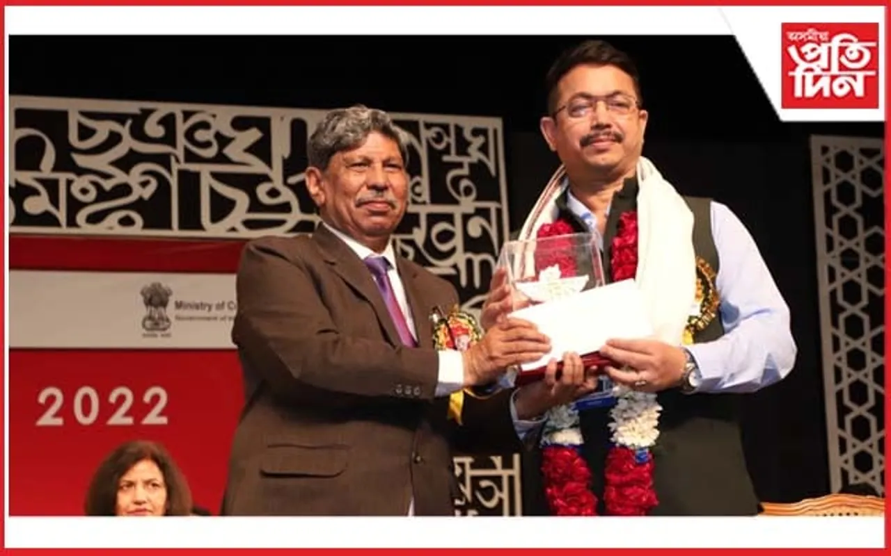 দিল্লীৰ ৰবীন্দ্ৰ ভৱন কাননত মনোজ্ঞ অনুষ্ঠান: মনোজ কুমাৰ গোস্বামীক অকাডেমি বঁটা প্ৰদান