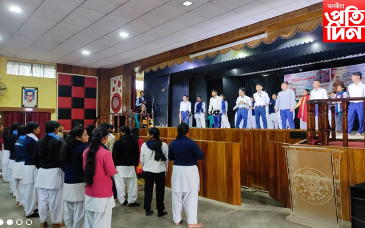 দেৱৰাজ ৰয় মহাবিদ্যালয়ত লোকনৃত্যৰ কৰ্মশালা...