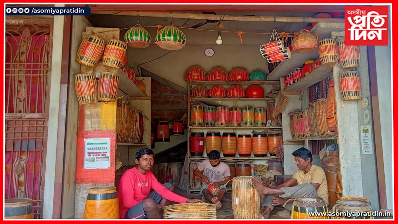 চৰকাৰৰ কোনো আঁচনিয়েই ঢুকি পোৱা নাই ঢোল-খোল নিৰ্মাণৰ শিল্পীক  