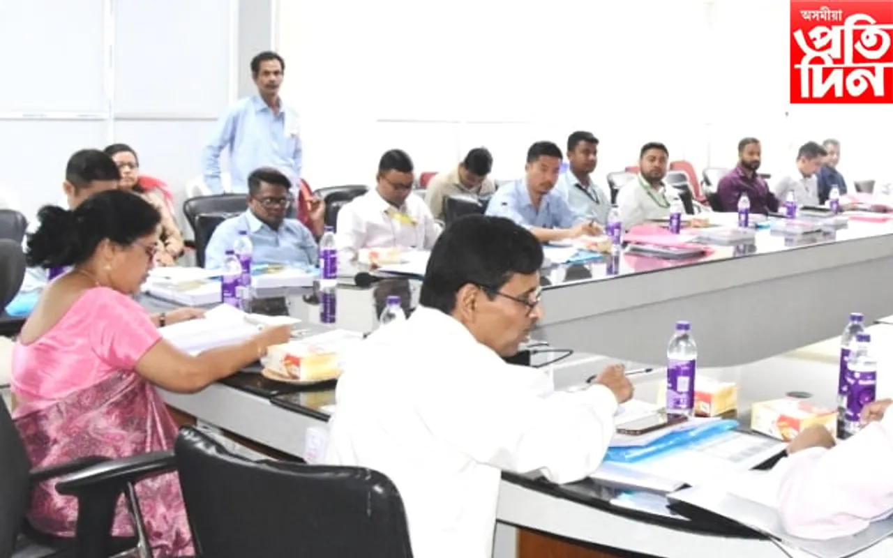 কামৰূপ মহানগৰ জিলাৰ বেংকসমূহৰ কাম-কাজৰ পৰ্যালোচনা সভা...