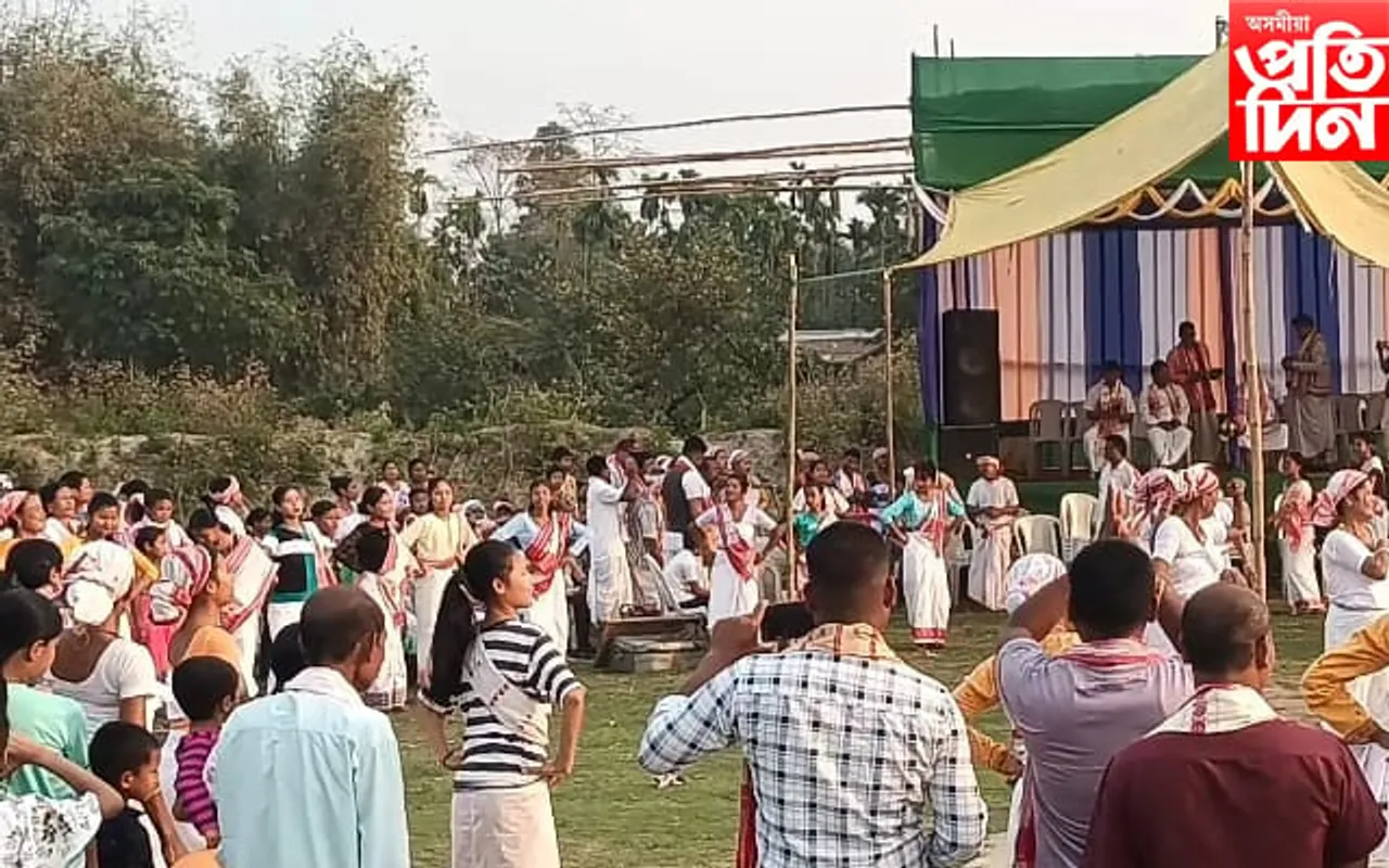 নৱবৰ্ষক আদৰণি দেউৰী সমাজৰ : দেউৰী বিহুৰে মুখৰ নাৰায়ণপুৰৰ কিনাপথাৰ...