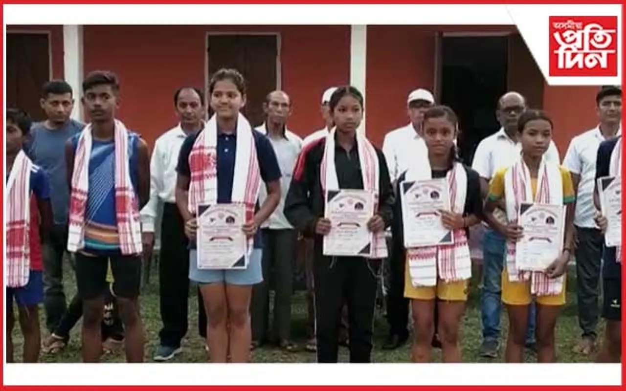 কামপুৰত ৮ গৰাকী খেলুৱৈক সম্বৰ্ধনা...