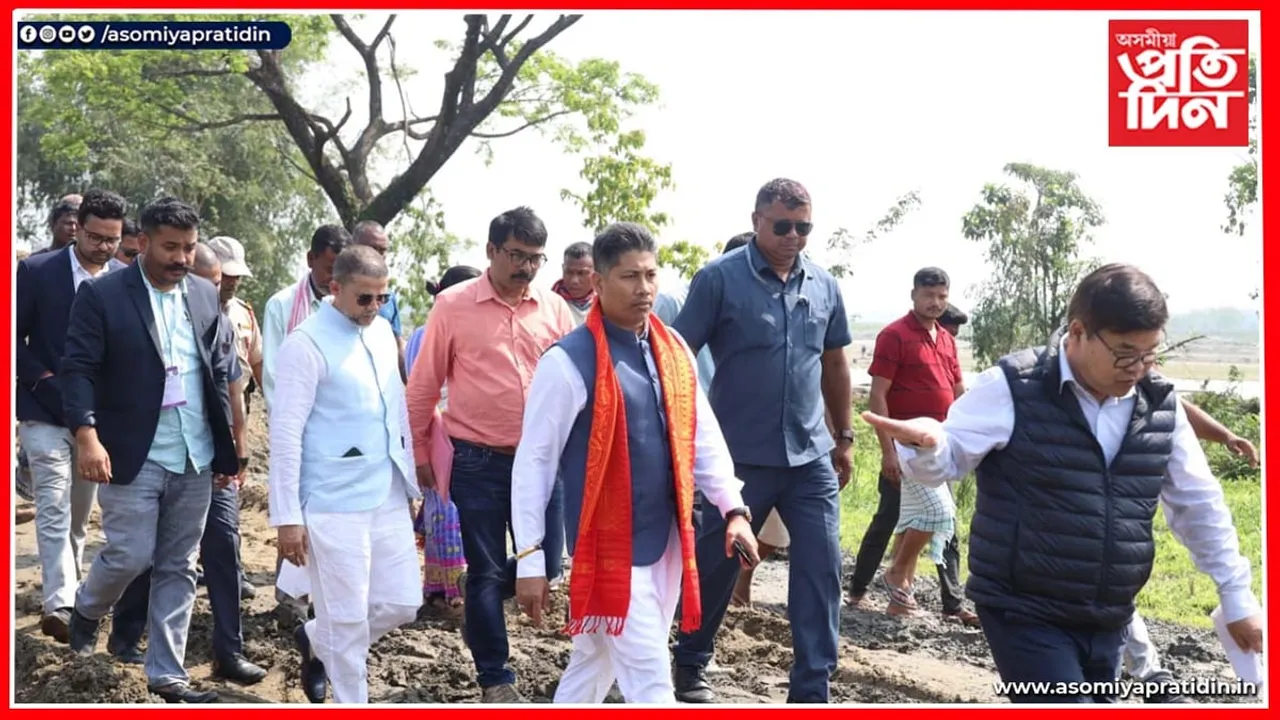 তামুলপুৰত পাগলাদিয়া আৰু শুক্লাই নদীৰ মথাউৰি নিৰ্মাণৰ কাম পৰিদৰ্শন জলসম্পদ মন্ত্ৰী পীযুষ হাজৰীকাৰ