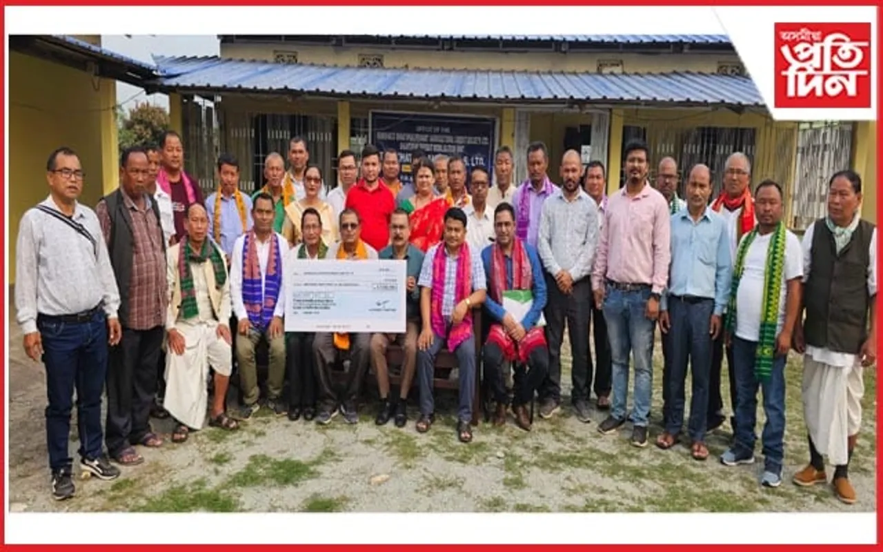 চিৰাঙৰ শান্তিপুৰত এপেক্স বেঙ্কৰ উদ্যোগত আৰু ৰুণীখাতা-শান্তিপুৰ সমবায় সমিতিৰ সহযোগত কিষান ক্ৰেডিট কাৰ্ডৰ ঋণ বিতৰণ