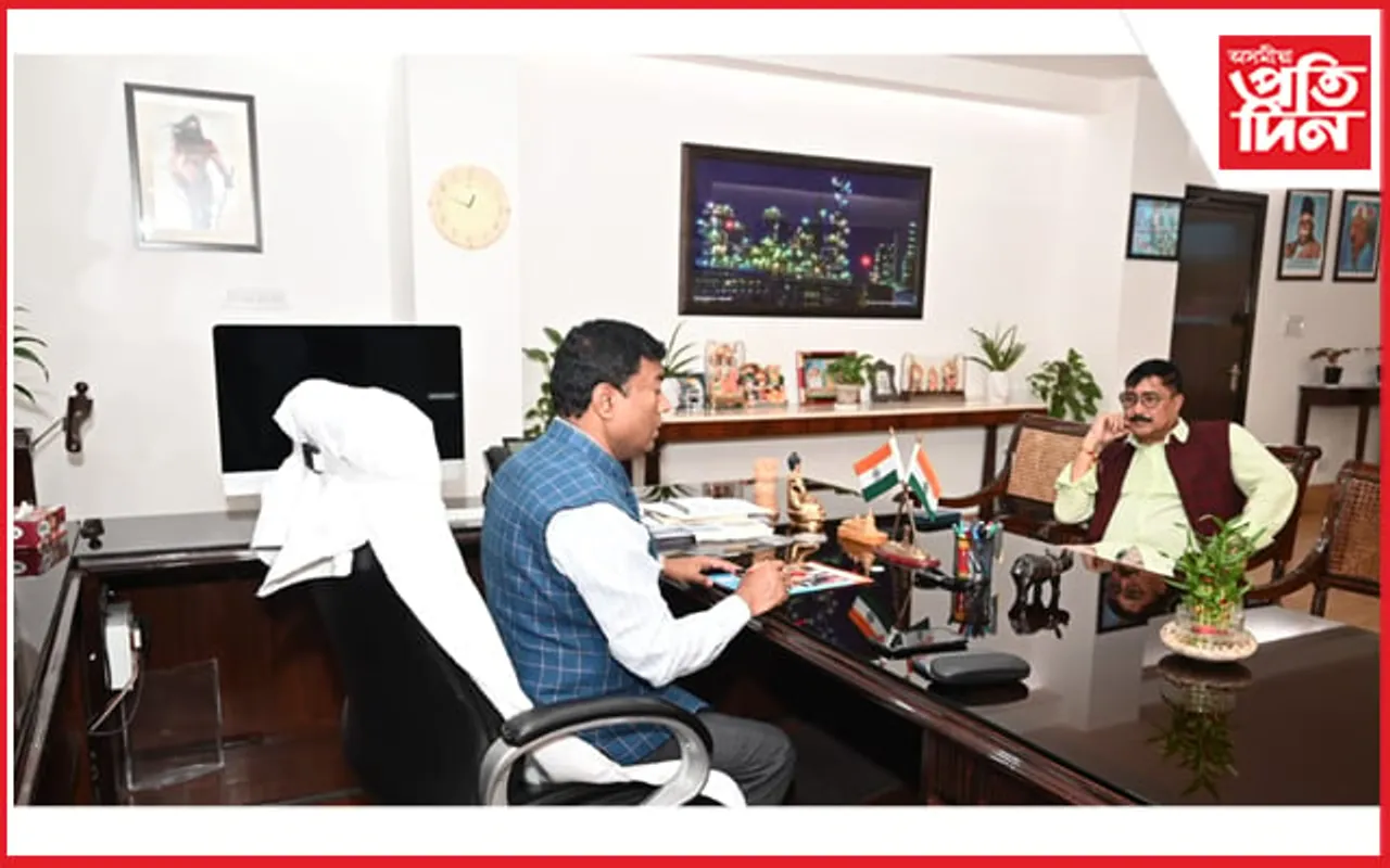 নাট্য শিল্পীসকলৰ ভৱিষ্যৎ সুনিশ্চিত কৰাৰ বাবে কেন্দ্ৰীয় শ্ৰম মন্ত্ৰীৰে আলোচনা অসম নাট্য সন্মিলনৰ