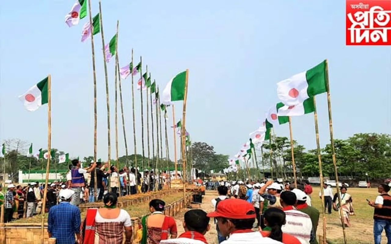 ''পুঁজিপতি নহয় দৰিদ্ৰ শ্ৰমিক শ্ৰেণীৰে পৰিচালিত গনশক্তি দল'' 