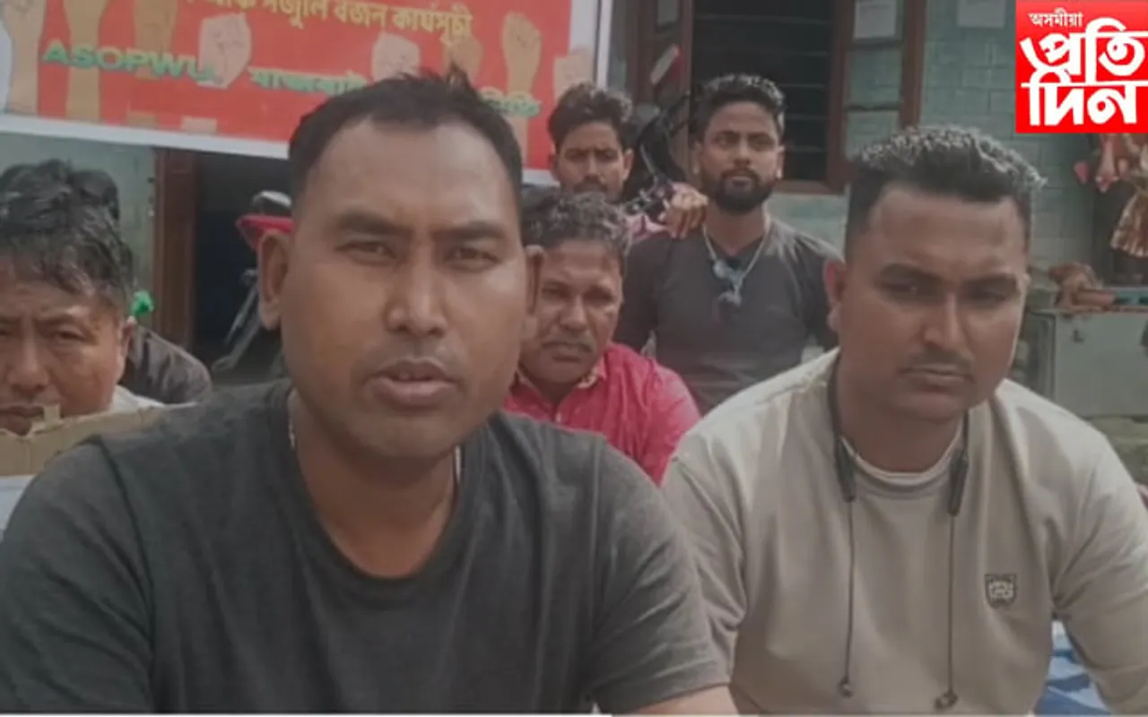 চাকৰি নিয়মীয়াকৰণৰ দাবীত প্ৰতিবাদ বিদ্যুৎ কৰ্মীৰ