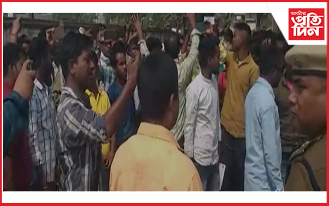 সংবাদ কৰ্মীৰ বিৰ্তকিত পষ্টকলৈ উত্তাল নাহৰকটীয়া, প্ৰতিবাদ নামিল ৰাইজ...