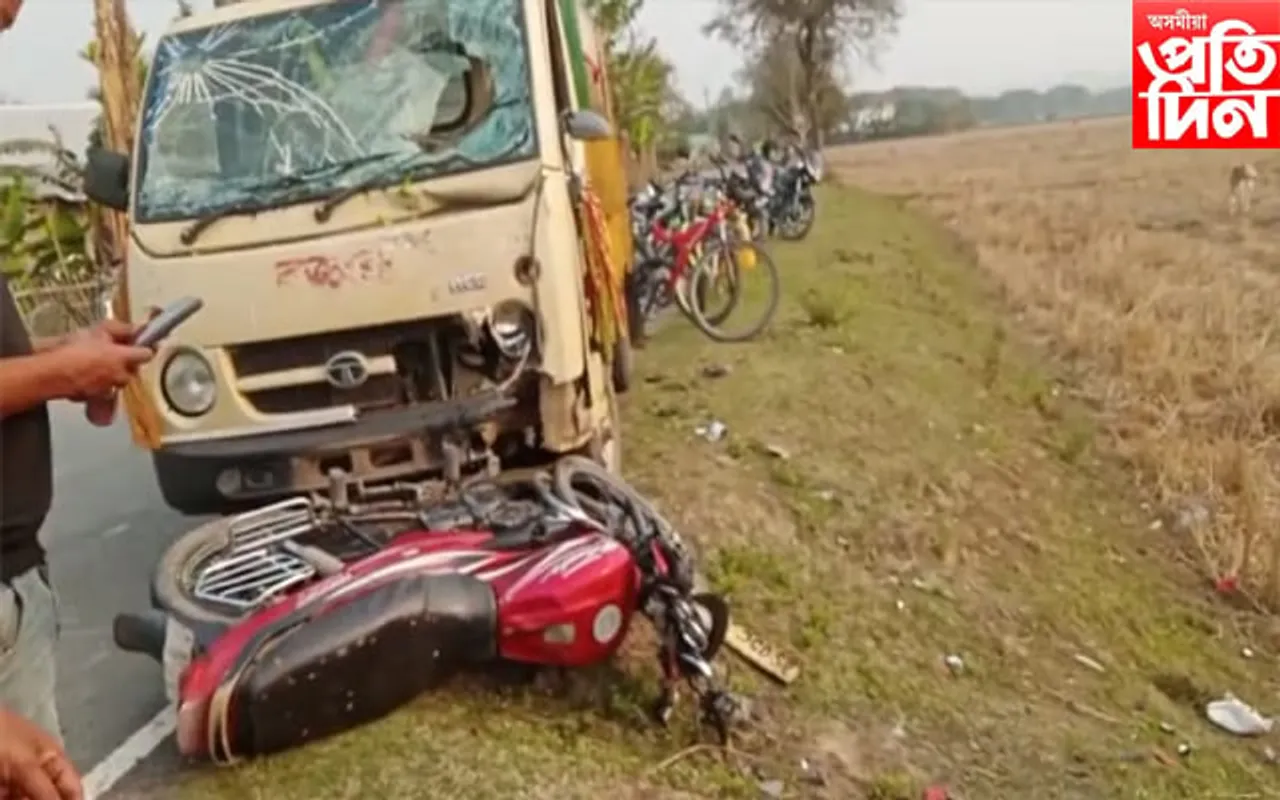  কুৰুৱাবাহীত পথ দুৰ্ঘটনা: এজনৰ অৱস্থা  সংকটজনক