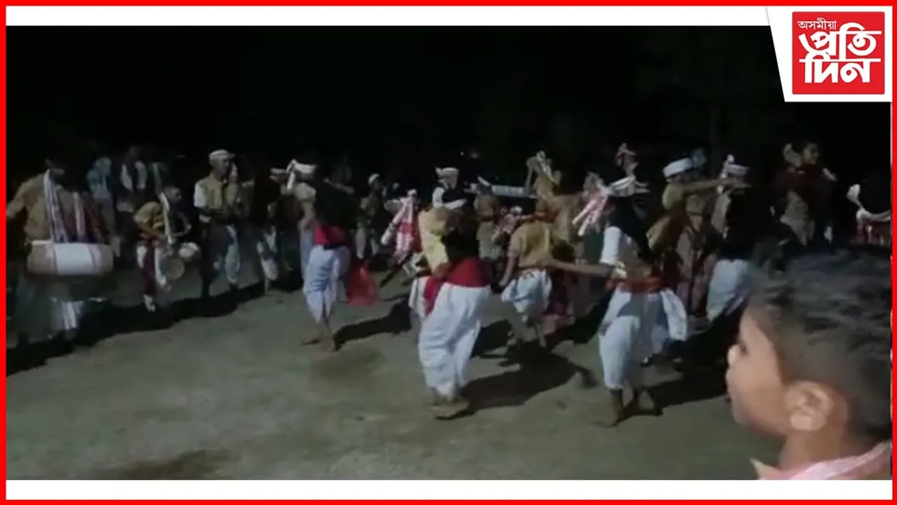 মথুৰাপুৰত গৃহস্থৰ চোতালে চোতালে কণ কণ শিশুৱে মাৰিছে বিহু