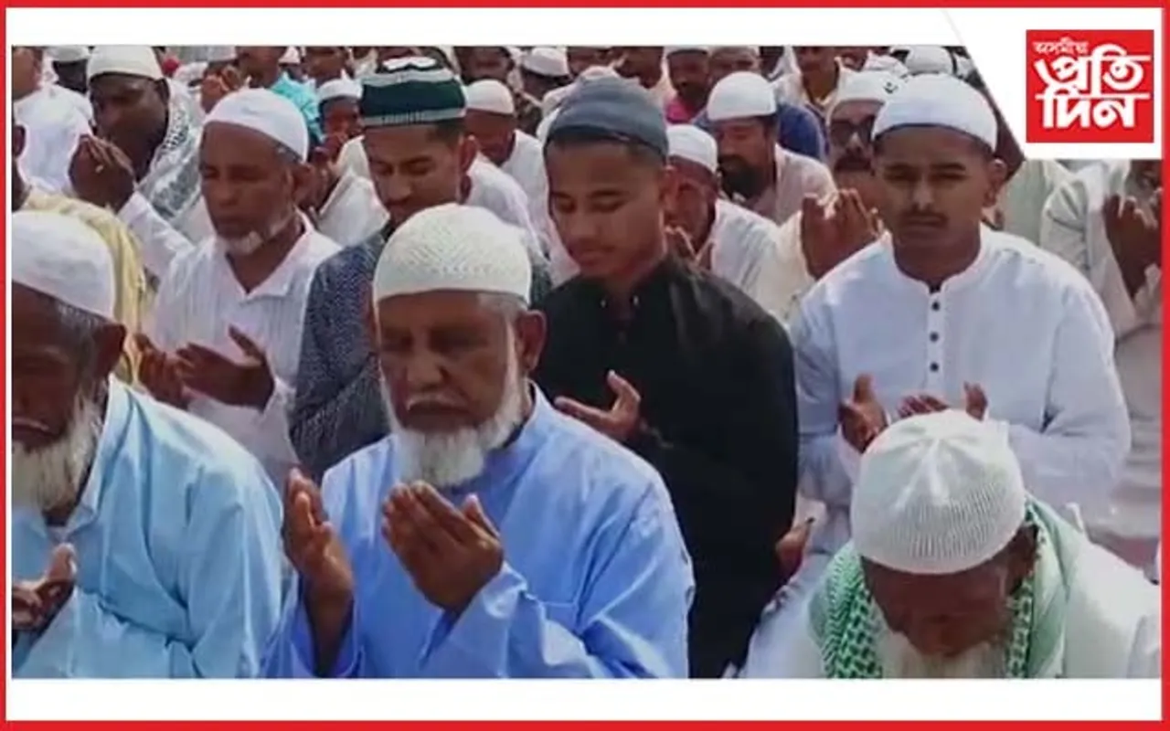 গোলাঘাটৰ মৌখোৱাত ঈদ পালন