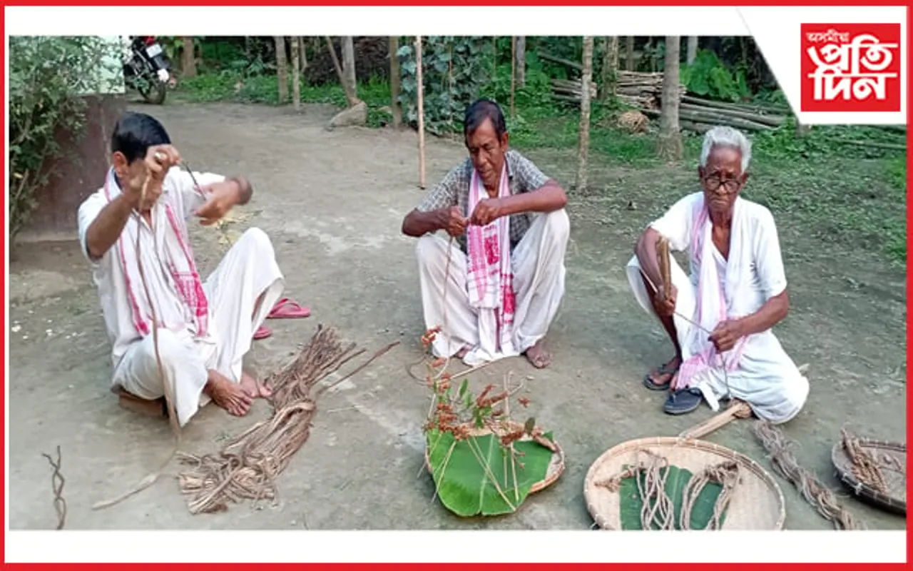 নঙলামুখত গৰু বিহু : পঘা বনোৱাত ব্যস্ত শ্যামকলীয়া গাঁৱৰ বয়োজেষ্ঠসকল