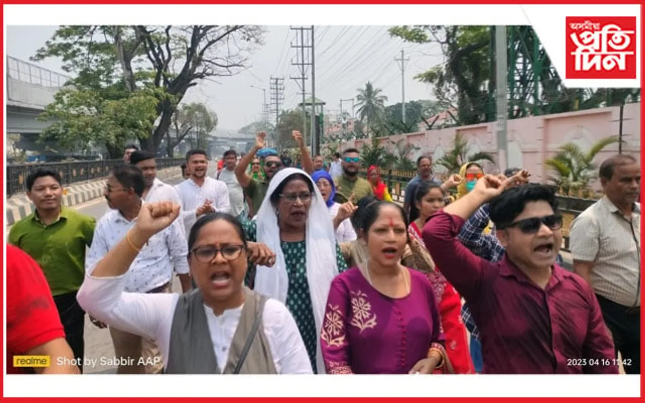 মহানগৰীৰ ৰাজপথত কেজৰিৱালৰ সমৰ্থনত প্ৰতিবাদ...