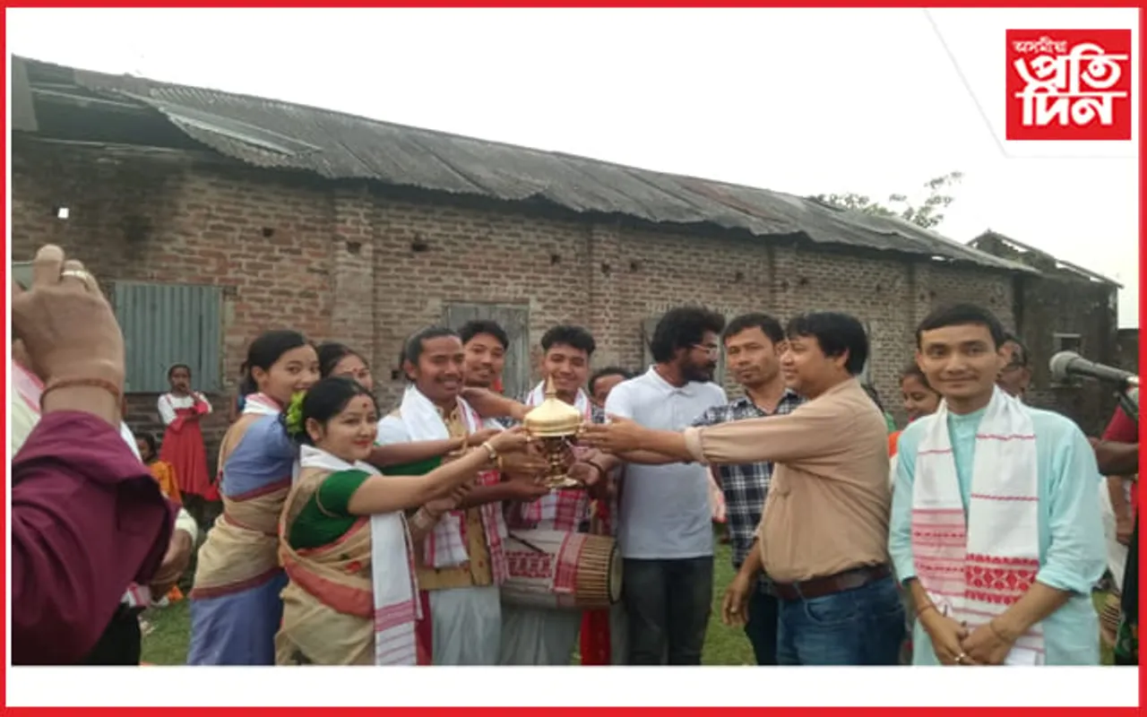 টেঙাখাত কলা নিকেতন আৰু কল্গদ্ৰুম 
গোষ্ঠীৰ উদ্যোগত বিহুনাচ ঢোলবাদন কৰ্মশালা...