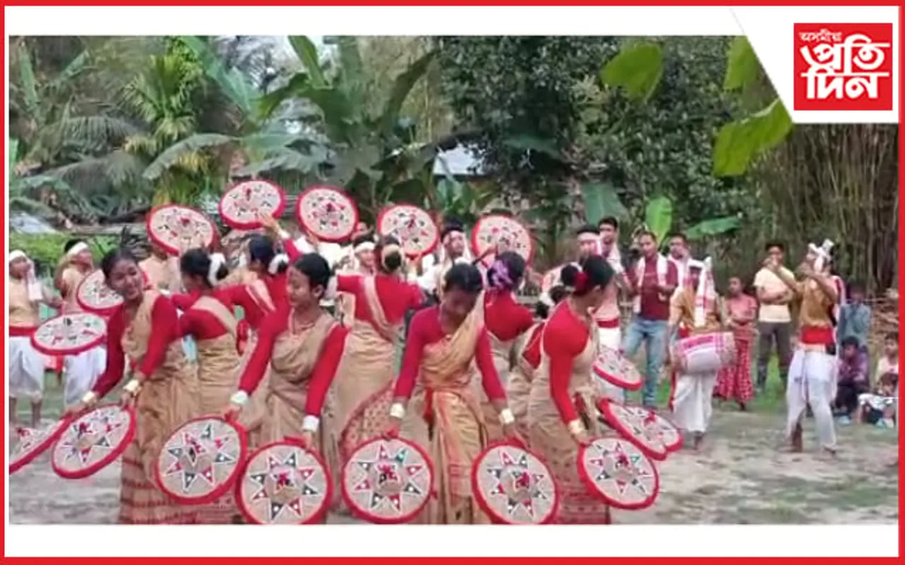 মুকলি বিহুৱে মুহিলে সকলোকে...