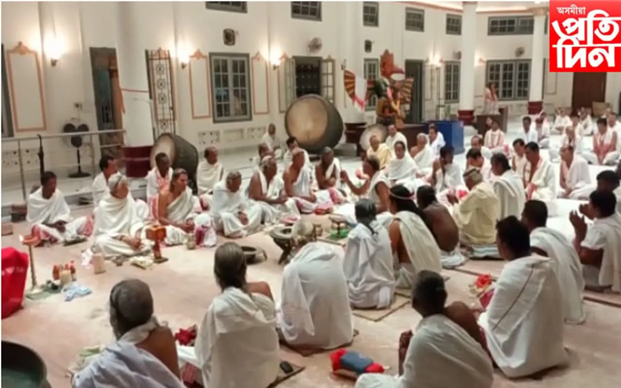 ৩৬৭ বছৰীয়া ঐতিহ্যময় পৰম্পৰাঃ দ্বিতীয় বৈকুণ্ঠ বটদ্ৰৱা থানত উদুলি মুদুলি পৰিৱেশ