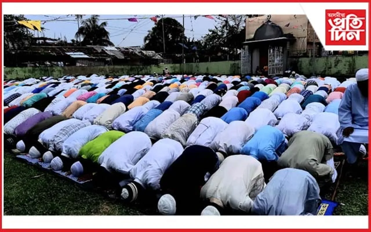 ঢকুৱাখনাত পৱিত্ৰ ঈদৰ সমূহীয়া নামাজ...