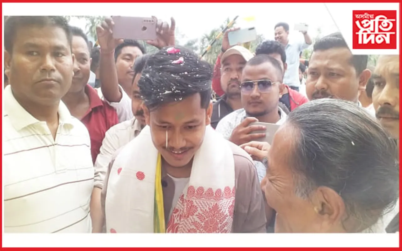 মাষ্টাৰ ছেফ ইণ্ডিয়া কুকিং ৰিয়েলিটি শ্ব'ৰ বিজয়ী নয়নজ্যোতি শইকীয়াক গৃহ জিলাত বিপুল আদৰণি...