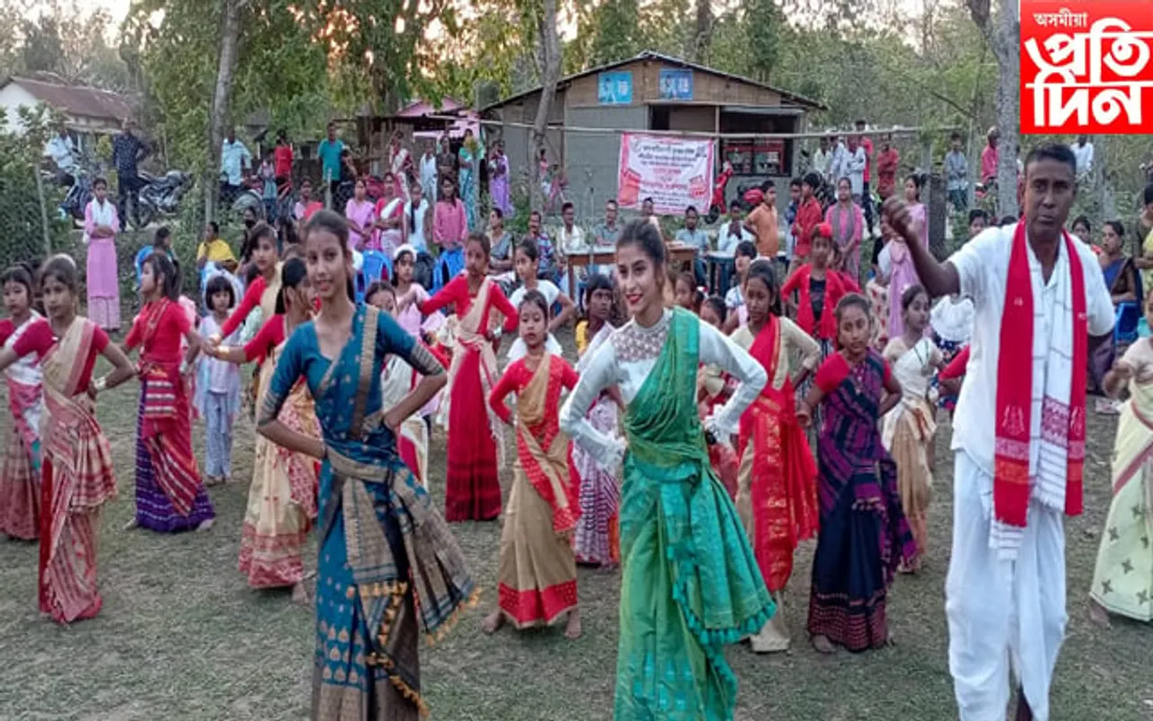 জাতীয়তাবাদী যুৱ ছাত্ৰ পৰিষদৰ উদ্যোগত বটদ্ৰৱাৰ ৰাইডঙীয়াত বিহুনাচ-ঢোলবাদন কৰ্মশালা...