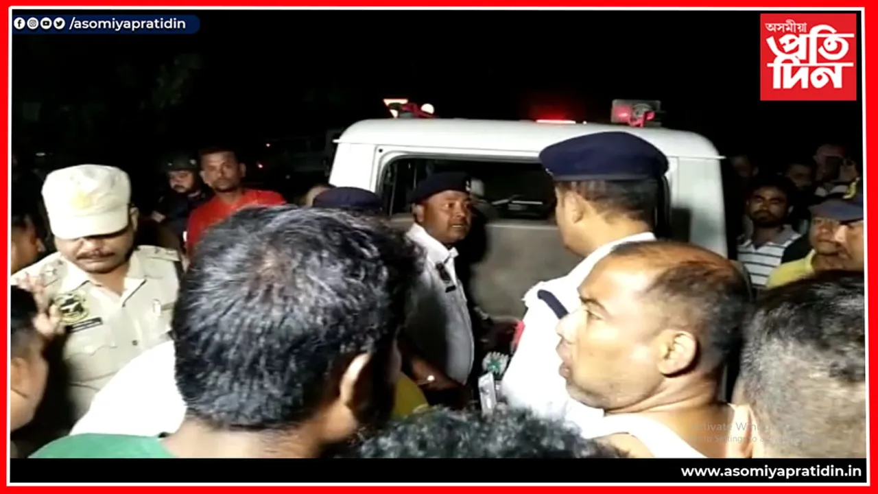 নগাঁৱৰ পথ দুৰ্ঘটনাত থিতাতে প্ৰাণ গ'ল ৩ যুৱকৰ, উদ্ধাৰ হোৱা নাই পৰিচয়
