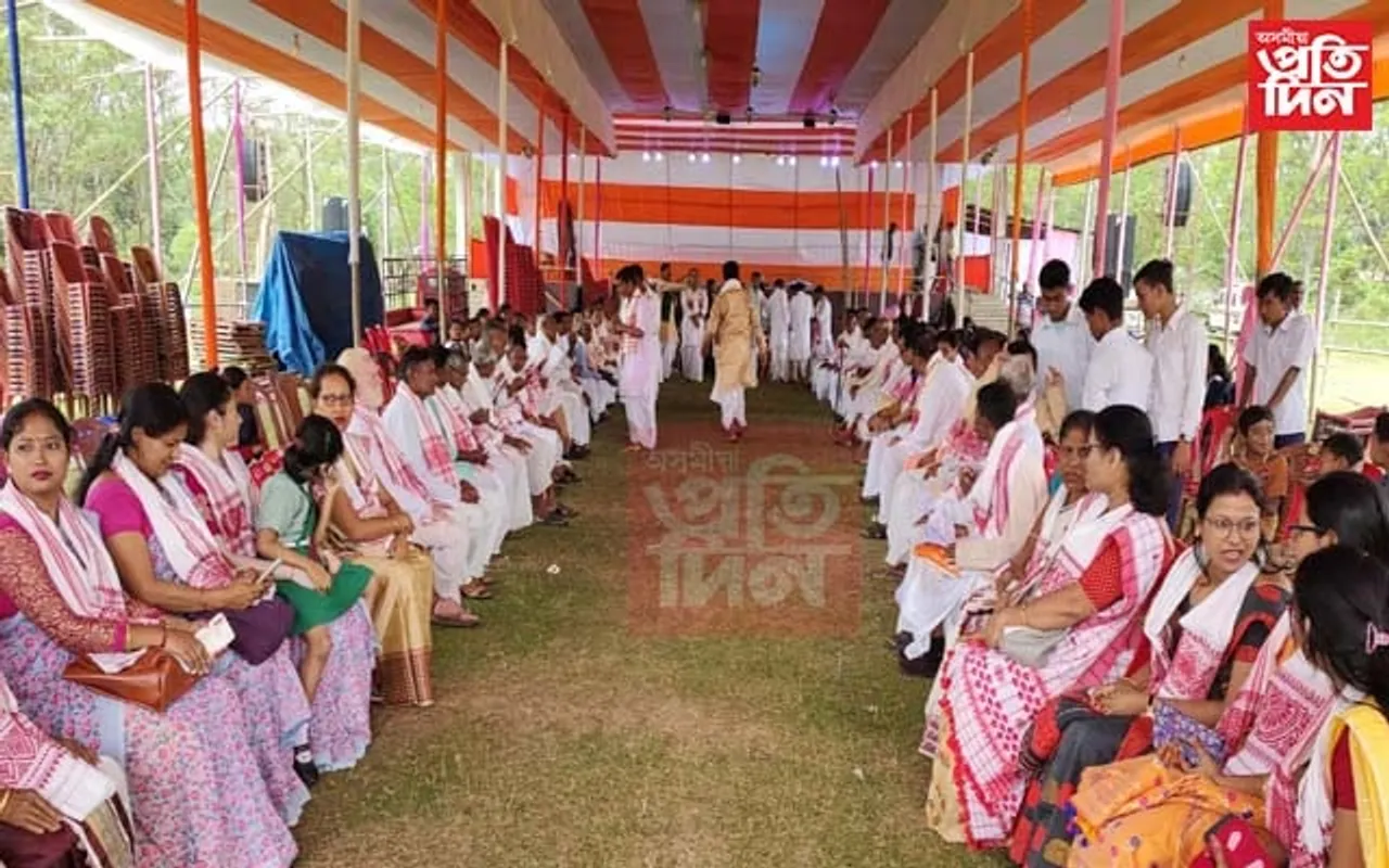 ৰাইডঙীয়াৰ ক'ৰছুং ছহীদ স্মৃতি খেলপথাৰত উখল-মাখল পৰিৱেশ...