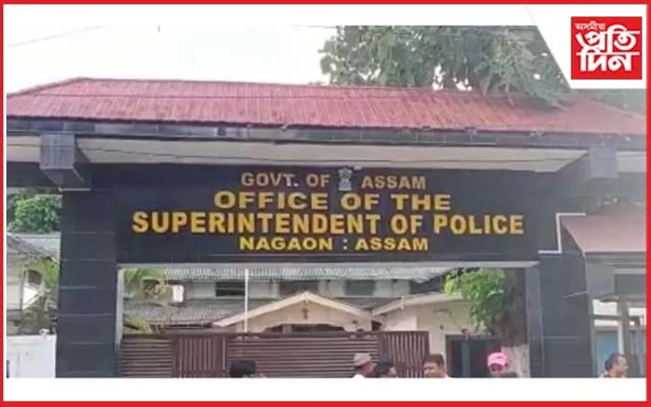 নগাঁৱৰ এছ পি নৱনীত মহন্তৰ ওচৰত নকল সোণ ব্যৱসায়ীৰ আত্মসমৰ্পন...