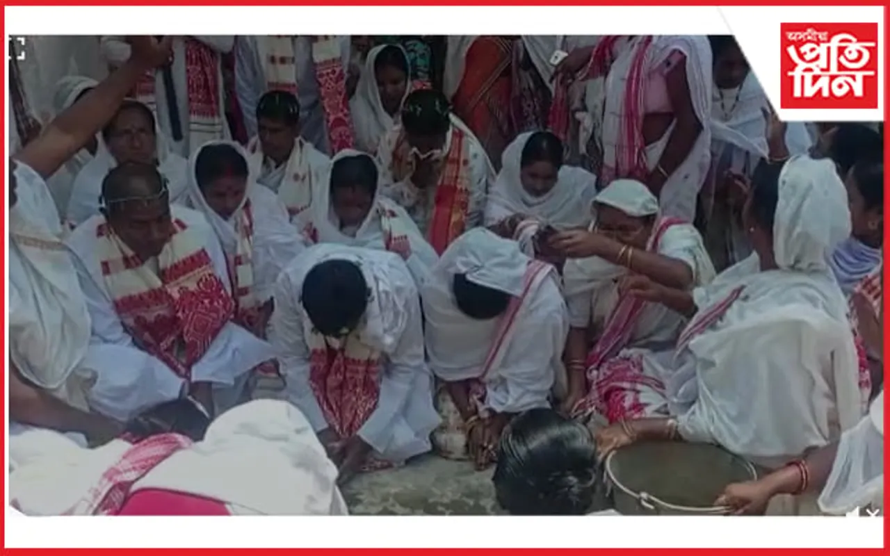 দেৰগাঁৱত সমূহীয়াকৈ বিয়াত বহিল ২০ যোৰা দৰা-কইনা...