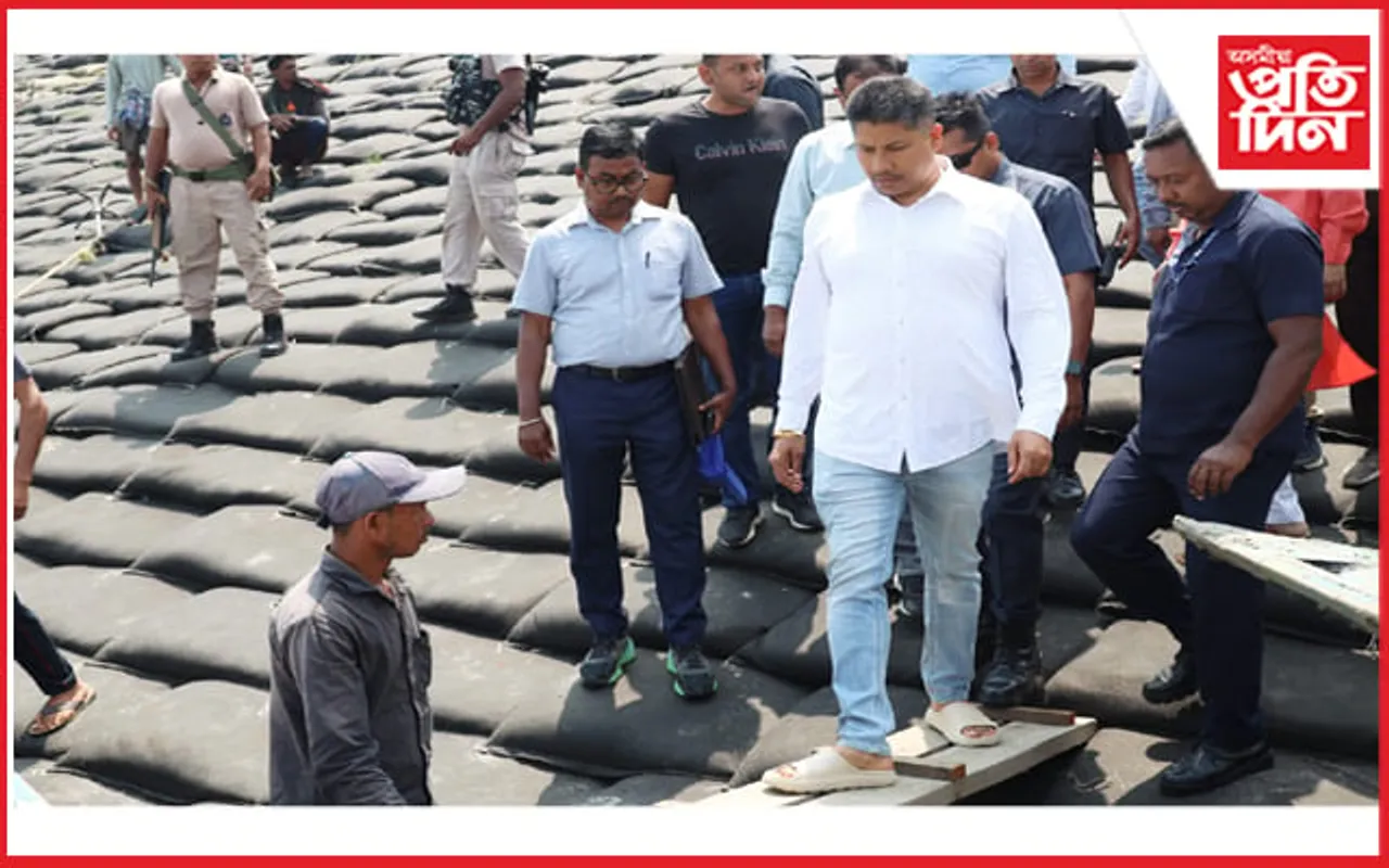 পানীখাইটিত ব্ৰহ্মপুত্ৰৰ খহনীয়া ৰোধৰ কাম পৰিদৰ্শন জলসম্পদ মন্ত্ৰী পীযুষ হাজৰিকাৰ...