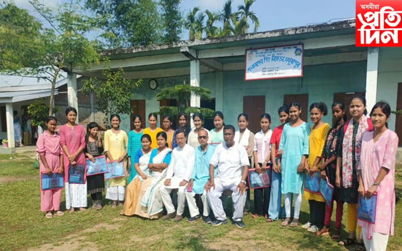 মথুৰাপুৰ শংকৰদেৱ শিশু বিদ্যা নিকেতনত কৃতী ছাত্ৰ-ছাত্ৰীক সম্বৰ্ধনা...