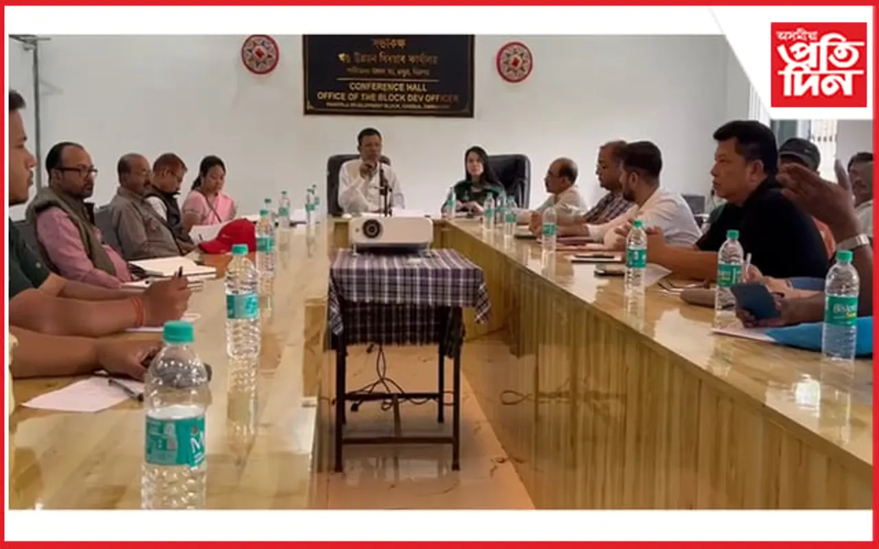 ৩০ খন চাহ বাগিচাৰ কৰ্তৃপক্ষৰ সৈতে বিধায়ক পোনাকণ বৰুৱা মিলিত হয় আলোচনাত...