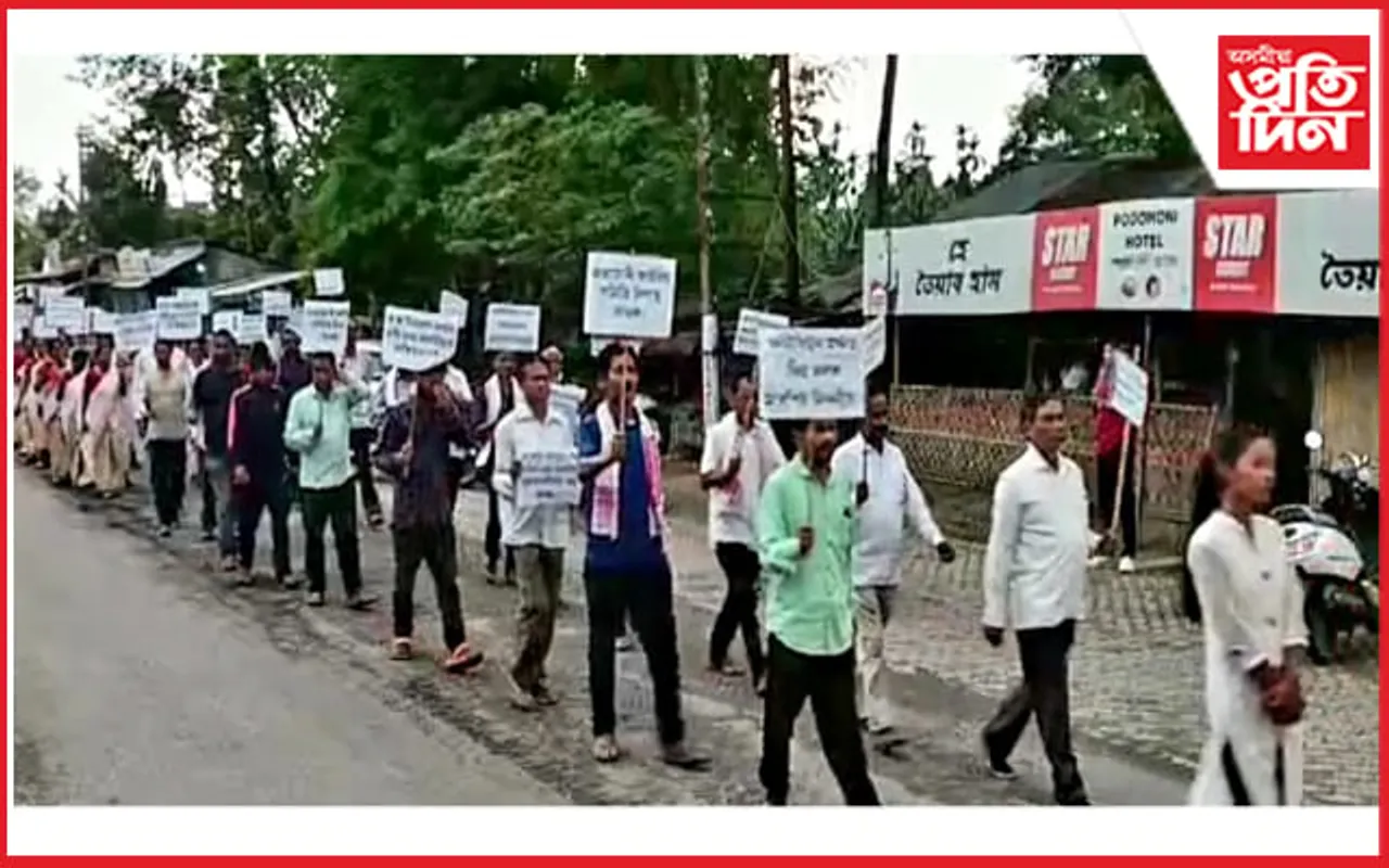 ফাটবিহু মঞ্চত বিহুৱা দলক প্ৰহাৰ, ঘিলামৰাত বিশাল প্ৰতিবাদী মৌন সমদল