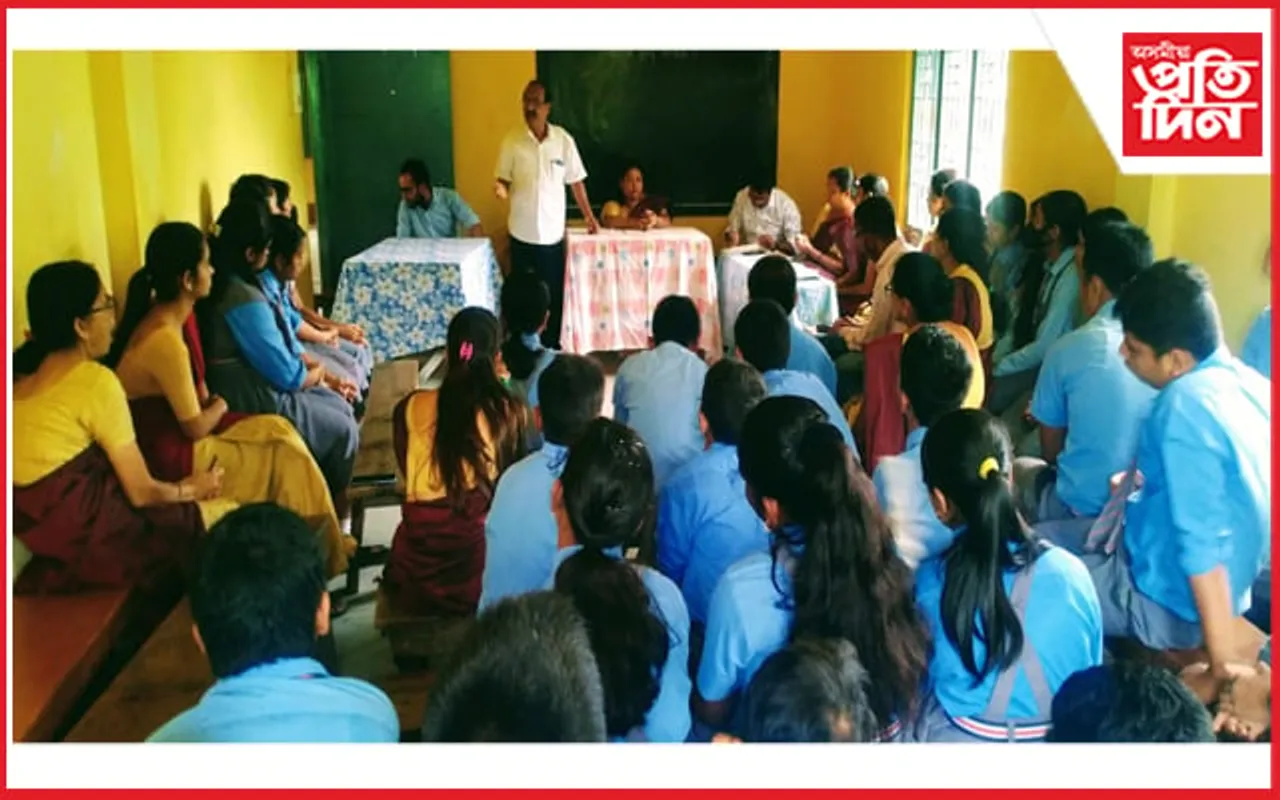 টিহু জাতীয় বিদ্যালয়ৰ ব্যতিক্ৰমী পদক্ষেপ: প্ৰদৰ্শনীমূলক সংসদ উপস্থাপন ছাত্ৰ-ছাত্ৰীৰ...