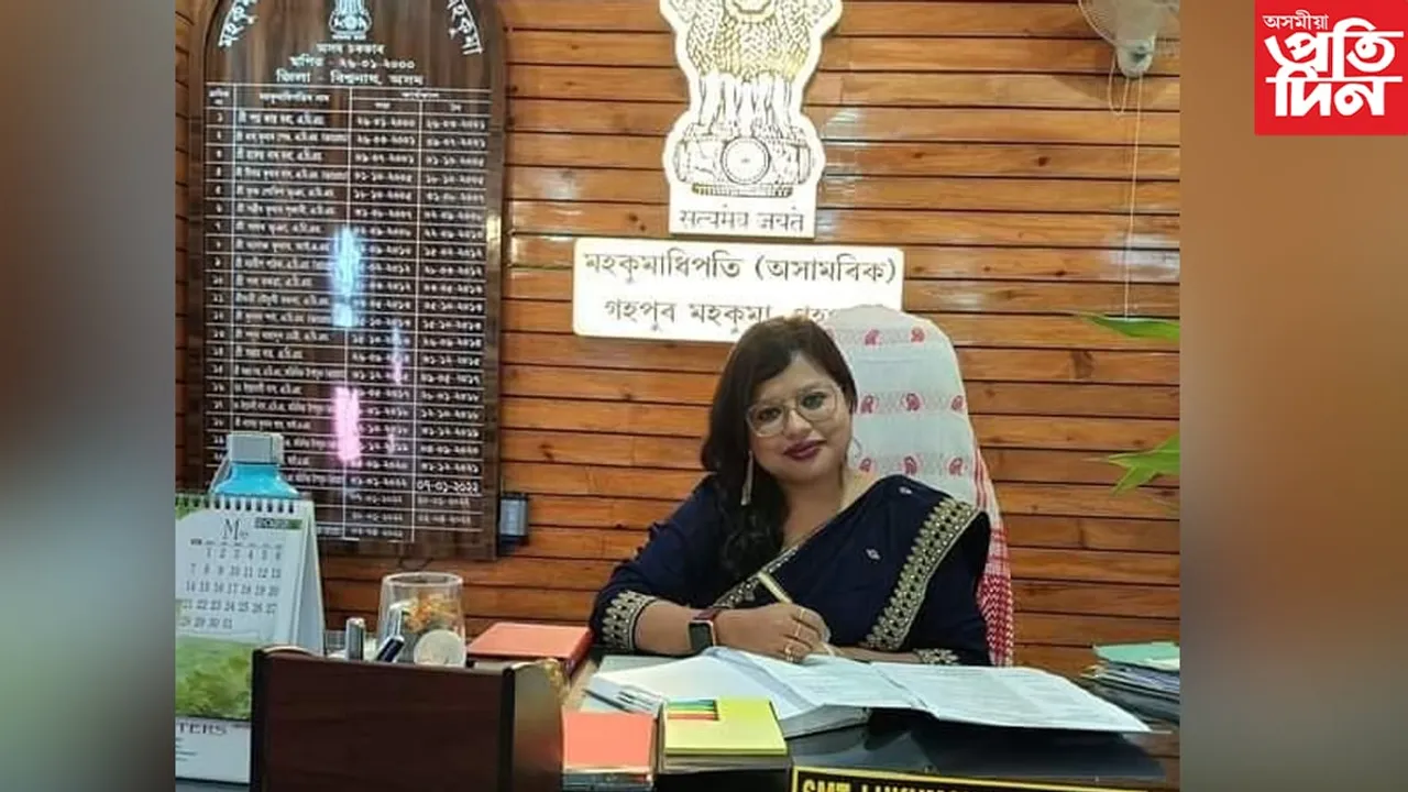 গহপুৰ মহকুমাৰ নতুন মহকুমাধিপতি হিচাপে যোগদান লুকুমণি বৰাৰ