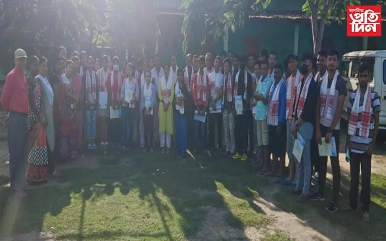 জামুগুৰিহাটত কৃতী ছাত্ৰ-ছাত্ৰীৰ সম্বৰ্দ্ধনা...
