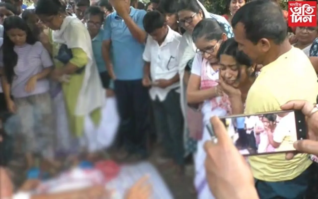 ইঞ্জিনীয়াৰ হ'বলৈ যোৱা কৌশিক ঘূৰি আহিল নিথৰ হৈ, চৌদিশে কান্দোনৰ ৰোল...