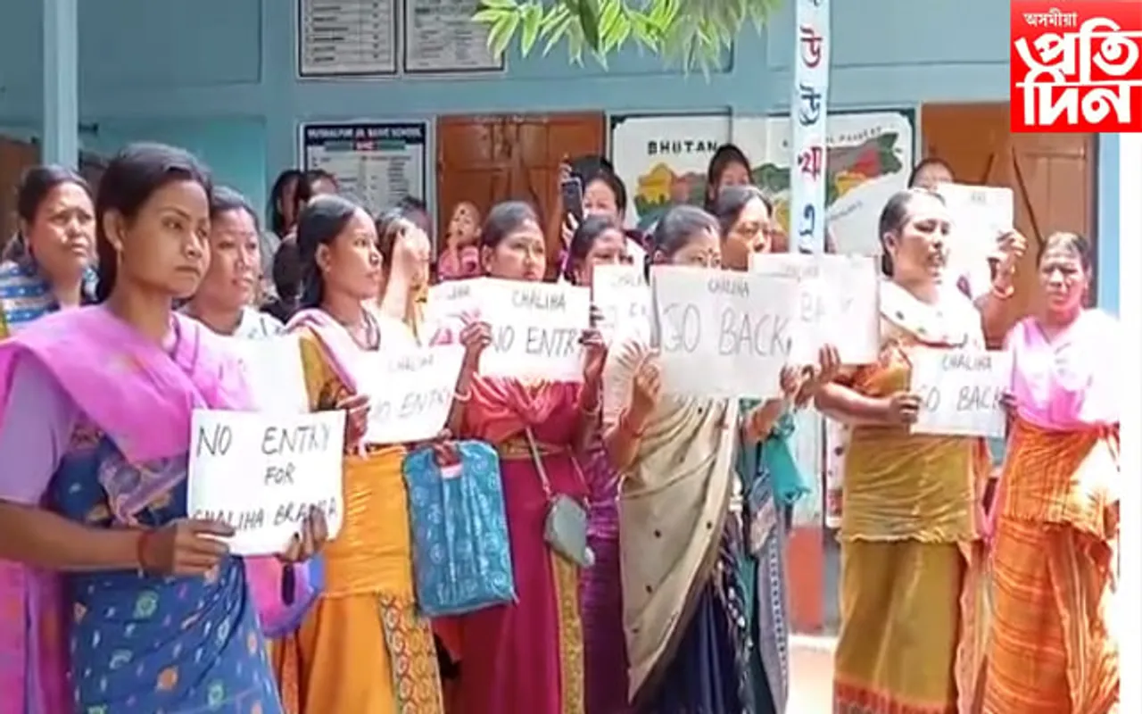 প্ৰতিবাদত উত্তাল মুছলপুৰ নিম্ন বুনিয়াদী বিদ্যালয়, বন্ধ পাঠদান 