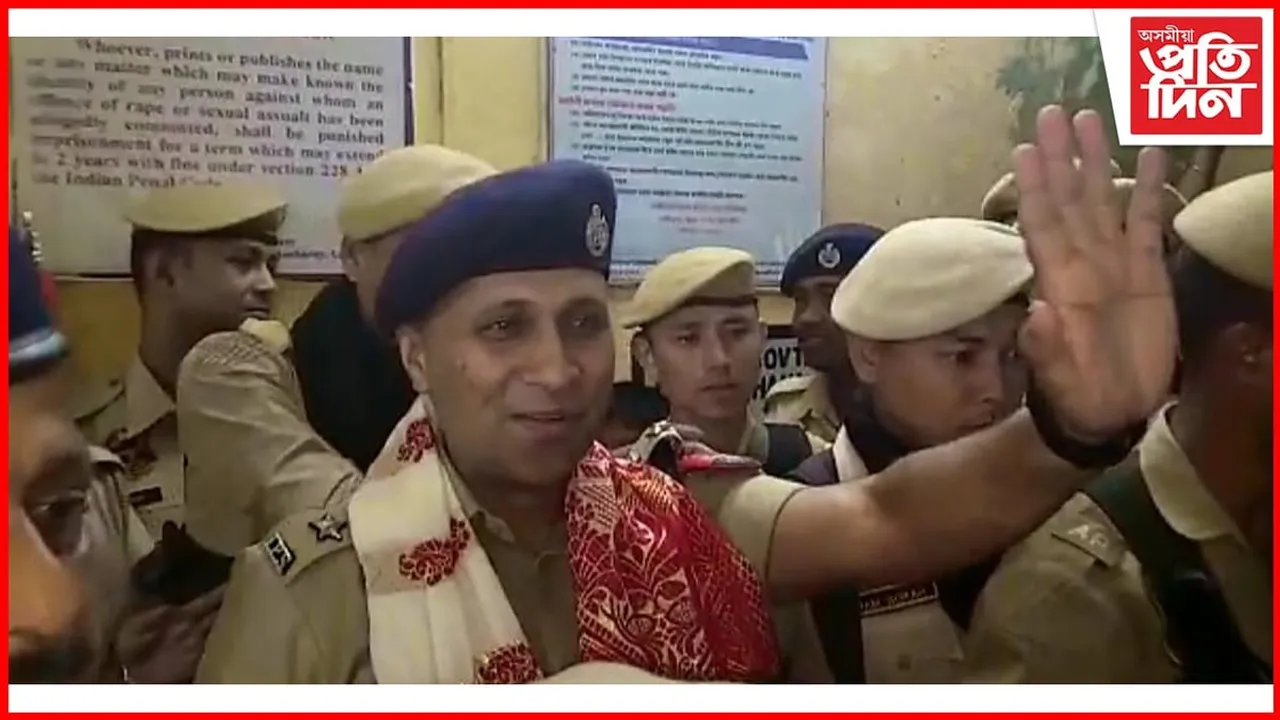 ঢকুৱাখনাবাসী ৰাইজৰ আতিথ্যত আপ্লুত আৰক্ষী অধীক্ষক আনন্দ মিশ্ৰ