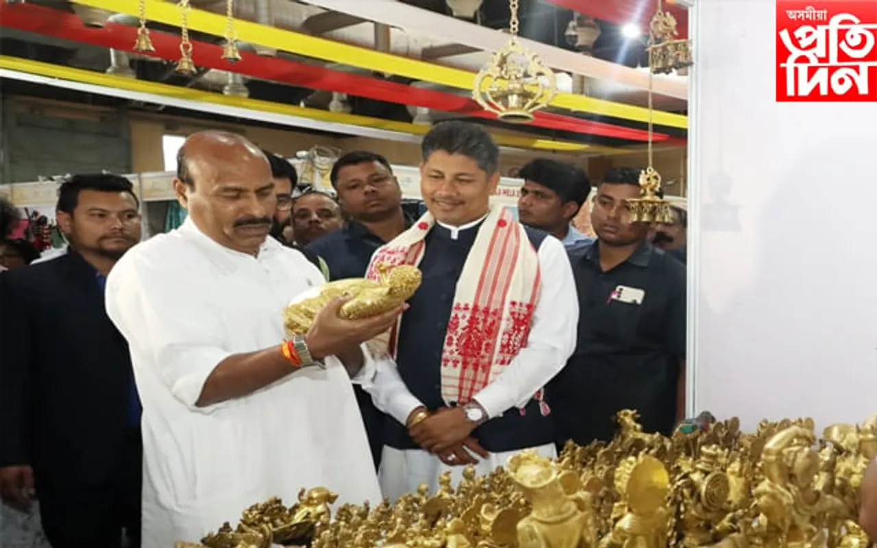 মণিৰাম দেৱান ট্ৰেড চেন্টাৰৰ দিব্য কলা মেলাত মন্ত্ৰী পীযুষ হাজৰীকা...