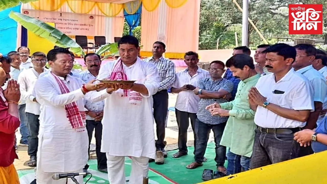 ঢকুৱাখনা মহকুমা অসামৰিক চিকিৎসালয়ৰ আধাৰশিলা স্থাপন...
