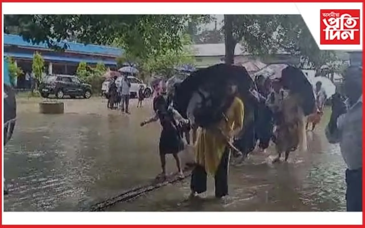 কৃত্ৰিম বানৰ কৱলত তামুলপুৰৰ চৰকাৰী স্বাস্থ্য কেন্দ্ৰ আৰু বিদ্যালয়...