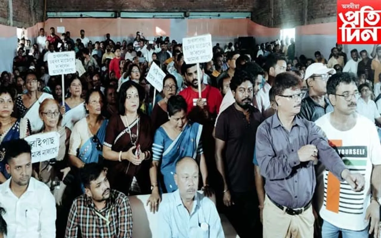 জখলাবন্ধাৰ মাজেৰে চাৰিলেন যুক্ত পথ নিৰ্মাণৰ দাবীত উত্তাল হ'ল সভাস্থলী...