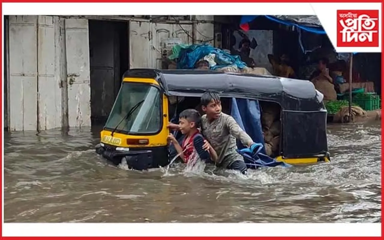 কৃত্ৰিম বানৰ কবলত মুম্বাই; গছ পৰি নিহত...